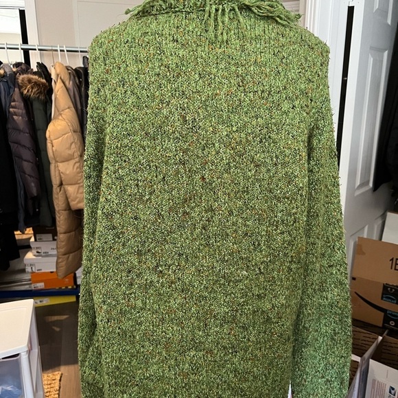 Green Sweater - Picture 3 of 4